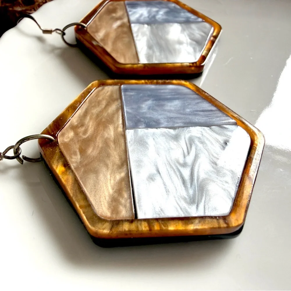 3/$22🩶 Blue & Brown Pearly Acrylic Hexagon Earrings PREOWNED Large Boho Jewelry